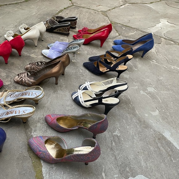 Modern and vintage shoes. - Picture 2 of 6